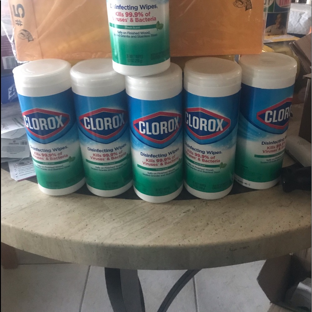 Clorox disinfecting wipes￼